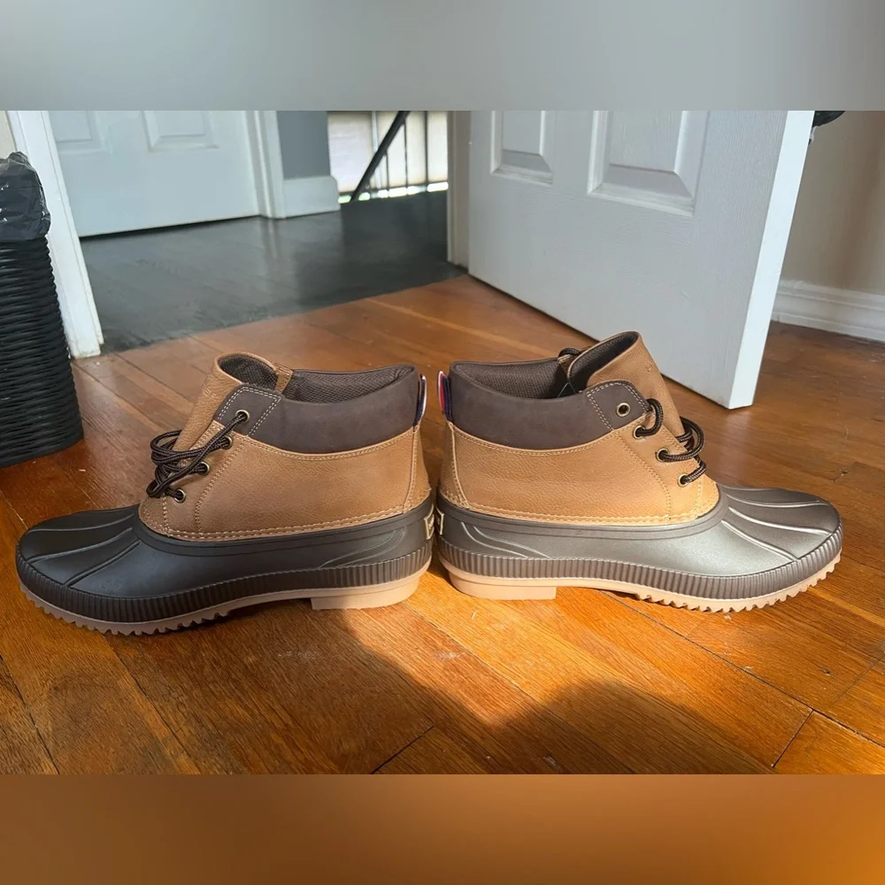 NEW WITH TAG | Men’s Padded Memory Foam Tommy Hilfiger Duck Boots (Size 11)
